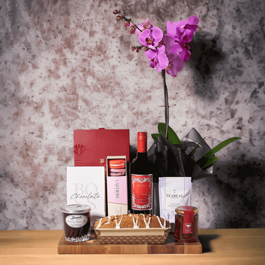 https://monthlysommelier.com/cdn/shop/files/LemonPoppyLoaf_WineGiftSet_900x.png?v=1695410151